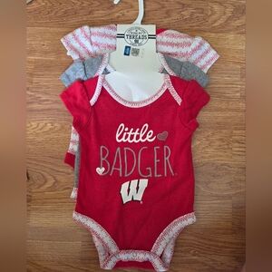 NCAA WISCONSIN BADGERS 3-6m Bodysuits 2pk 100% Cotton College Football